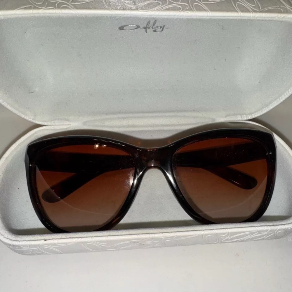 Women’s Oakley Sunglasses | Tortoise Shell